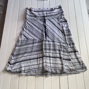 Athleta Skirt Grey Black Stripes Size L